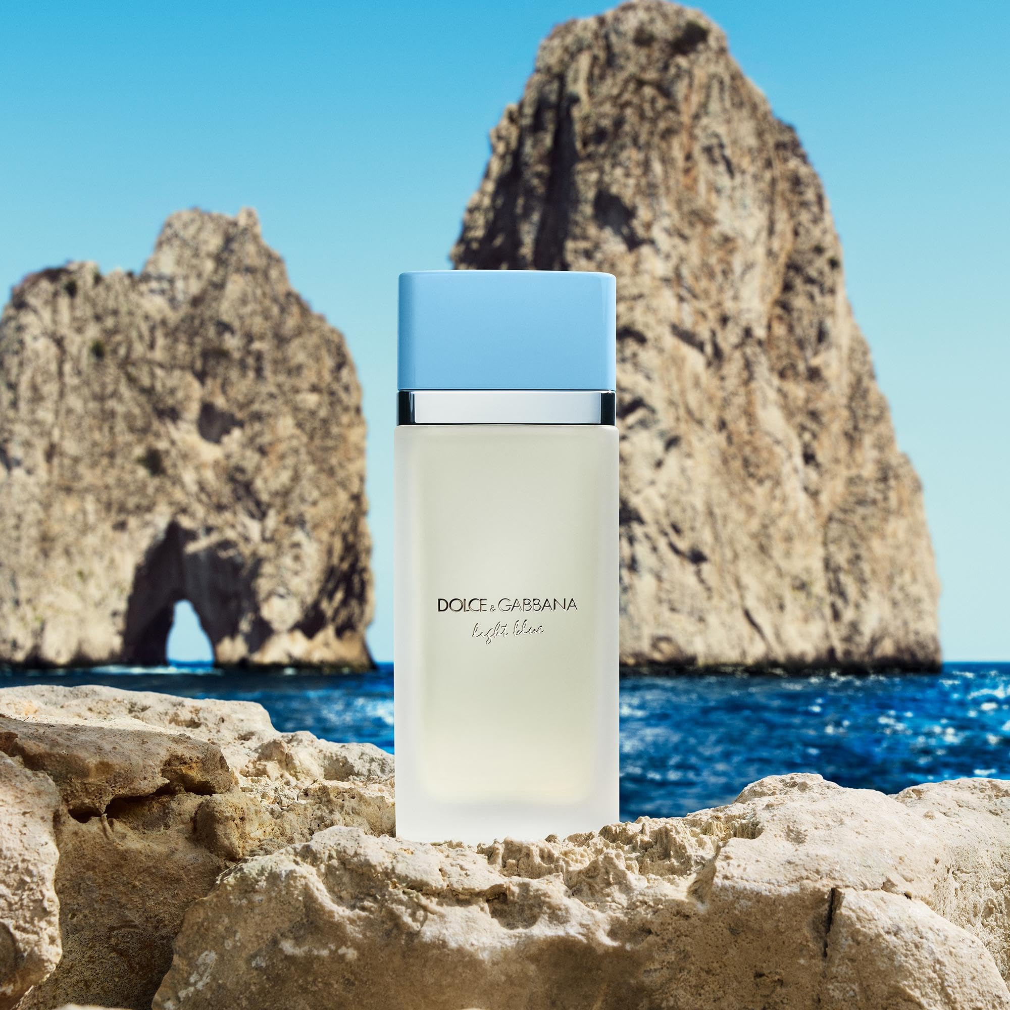 Dolce&Gabbana estilo de vida en playa de Capri evocando frescura marina