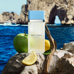 Dolce&Gabbana atomizador rociando niebla fina para aplicación uniforme