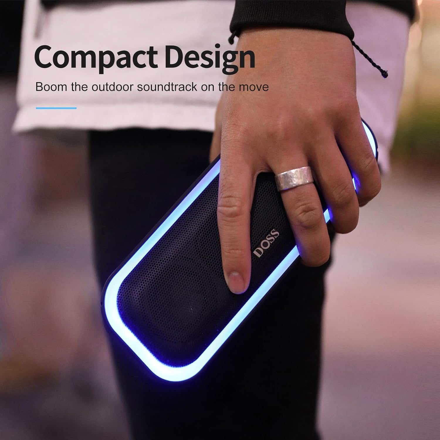 DOSS SoundBox Pro dentro de una mochila lista para camping, portátil y ligera