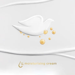 Dove gel en uso bajo la ducha mostrando limpieza suave y confort