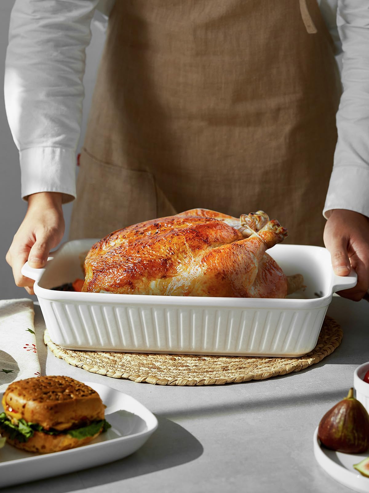 DOWAN fuente con lasaña horneada lista para servir y lucir en mesa