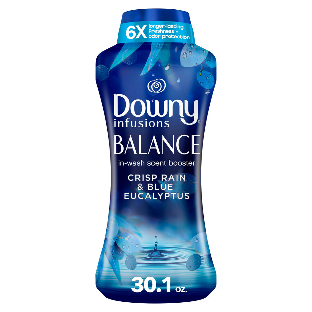 Downy envase frontal mostrando aroma Crisp Rain y Blue Eucalyptus y frescura duradera
