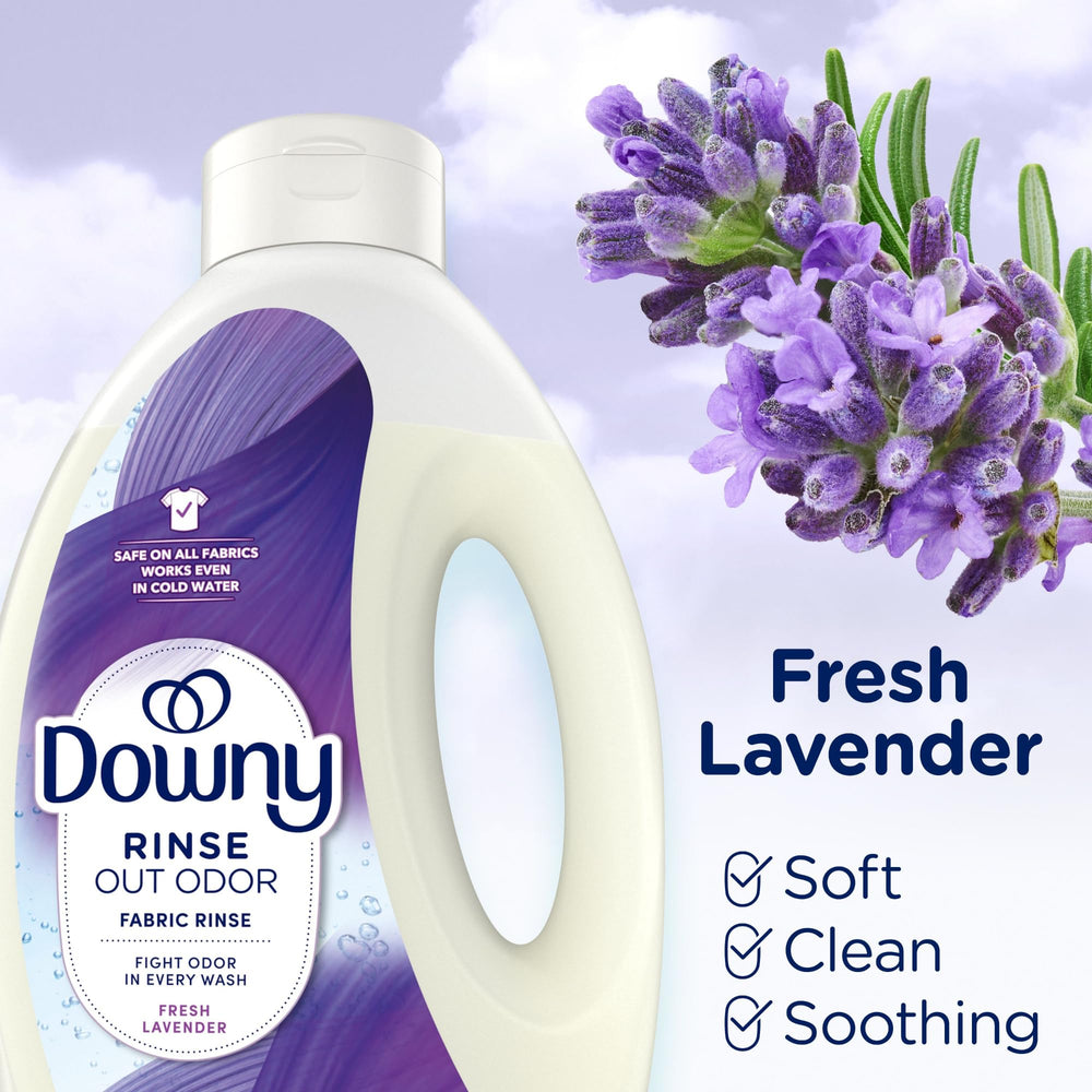 Escena de lavandería con Downy en estante mostrando resultado fresco en ropa