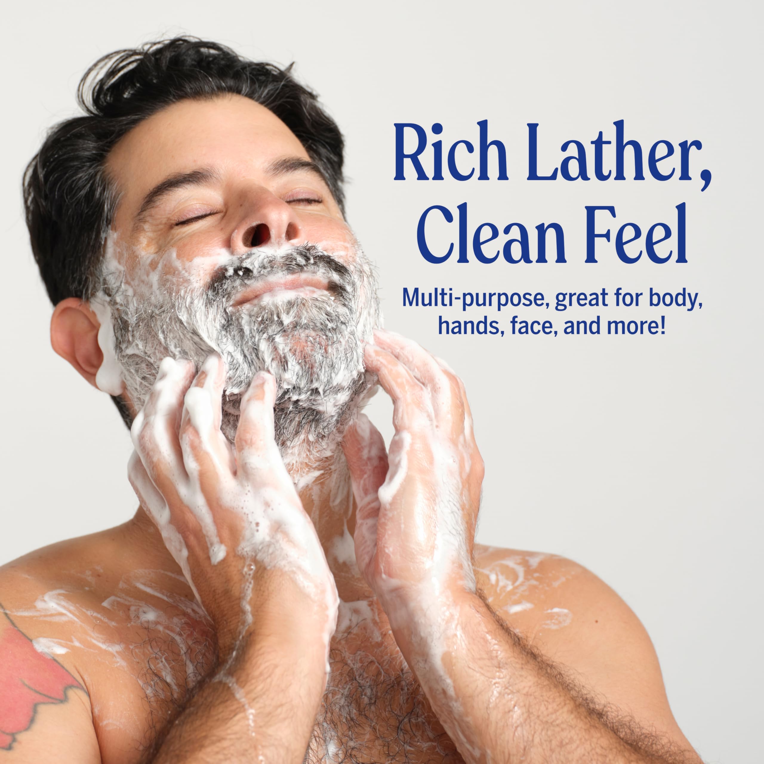 Dr. Bronner's galón junto a otros objetos para comparar tamaño y rendimiento