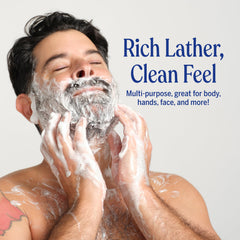Dr. Bronner's galón junto a otros objetos para comparar tamaño y rendimiento