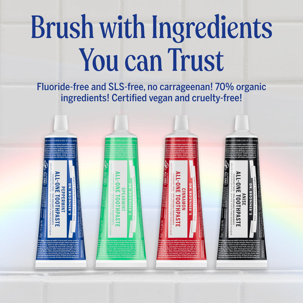Dr. Bronner's etiqueta con lista de ingredientes orgánicos y sellos de certificación
