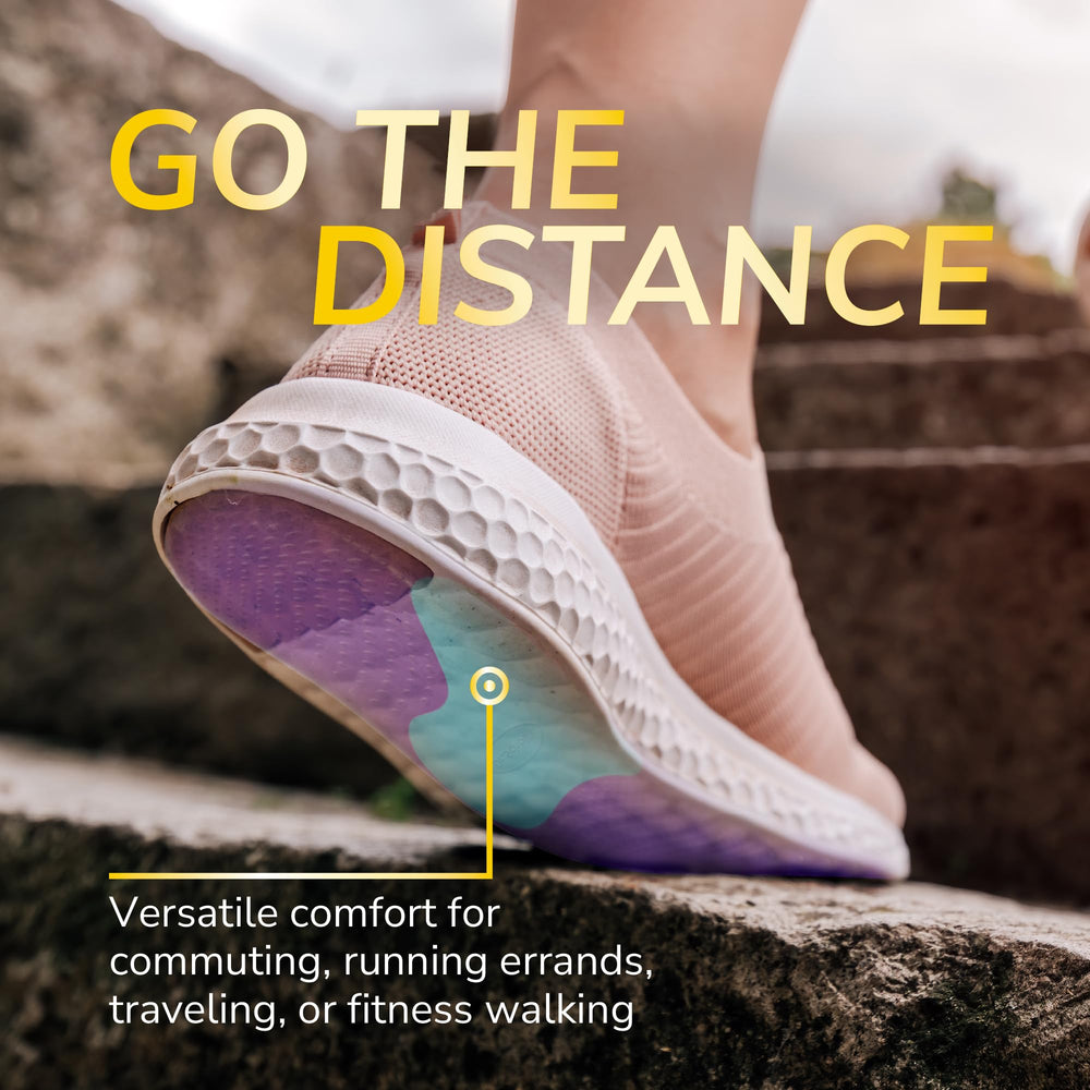 Dr. Scholl's plantilla insertada en una zapatilla demostrando compatibilidad