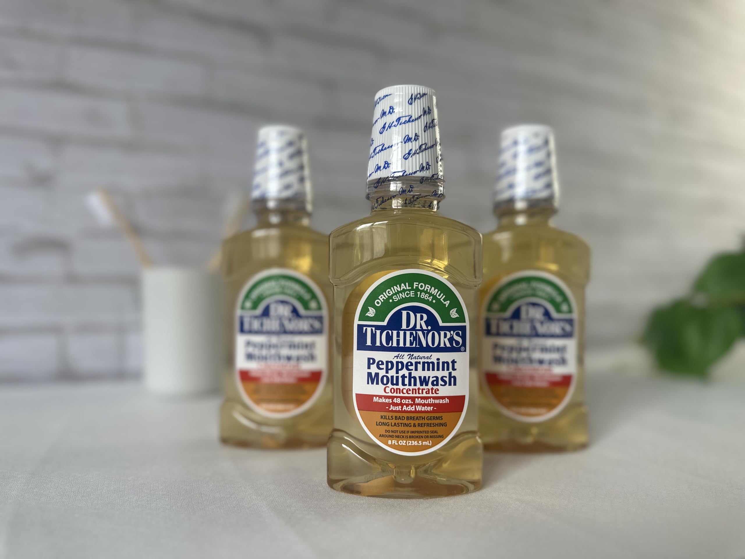 Dr. Tichenor's producto en baño moderno que sugiere rutina diaria