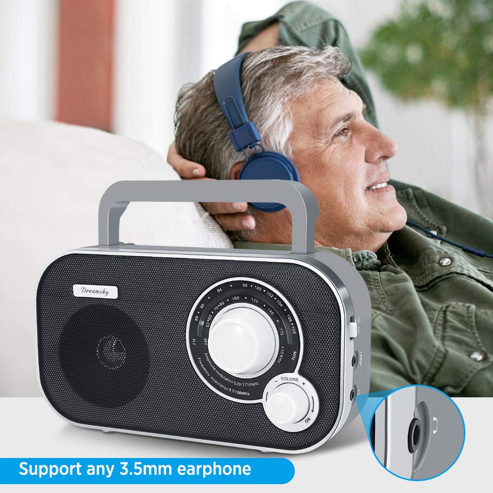 DreamSky radio en camping mostrando portabilidad y uso al aire libre