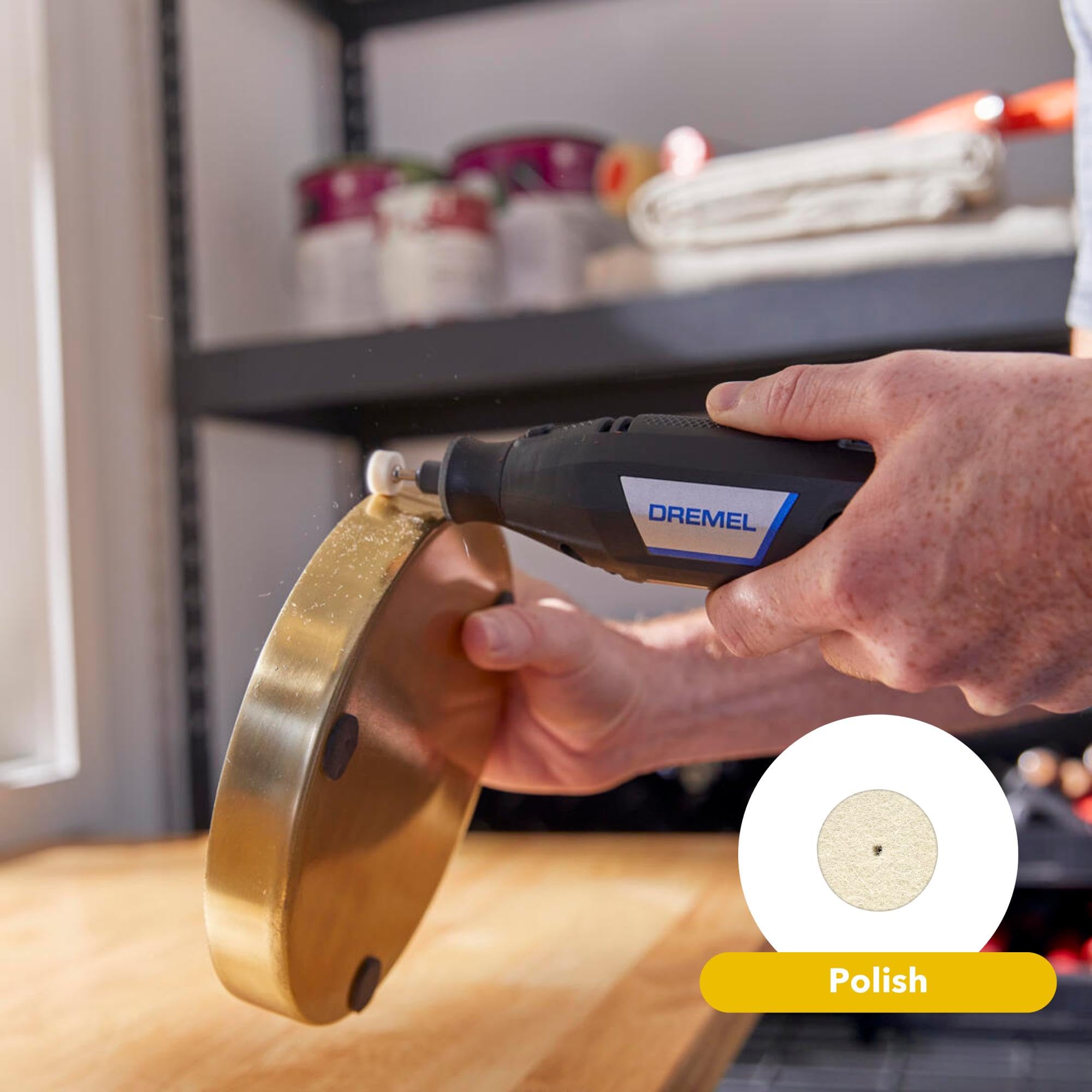Dremel 3100 en uso cortando madera fina, corte limpio y controlado