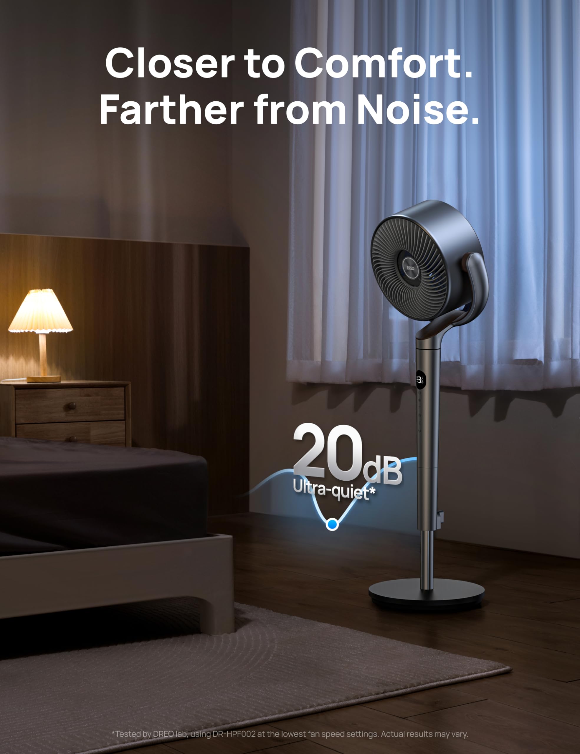 DREO ventilador junto a silla para comparar tamaño y ver alcance de aire real
