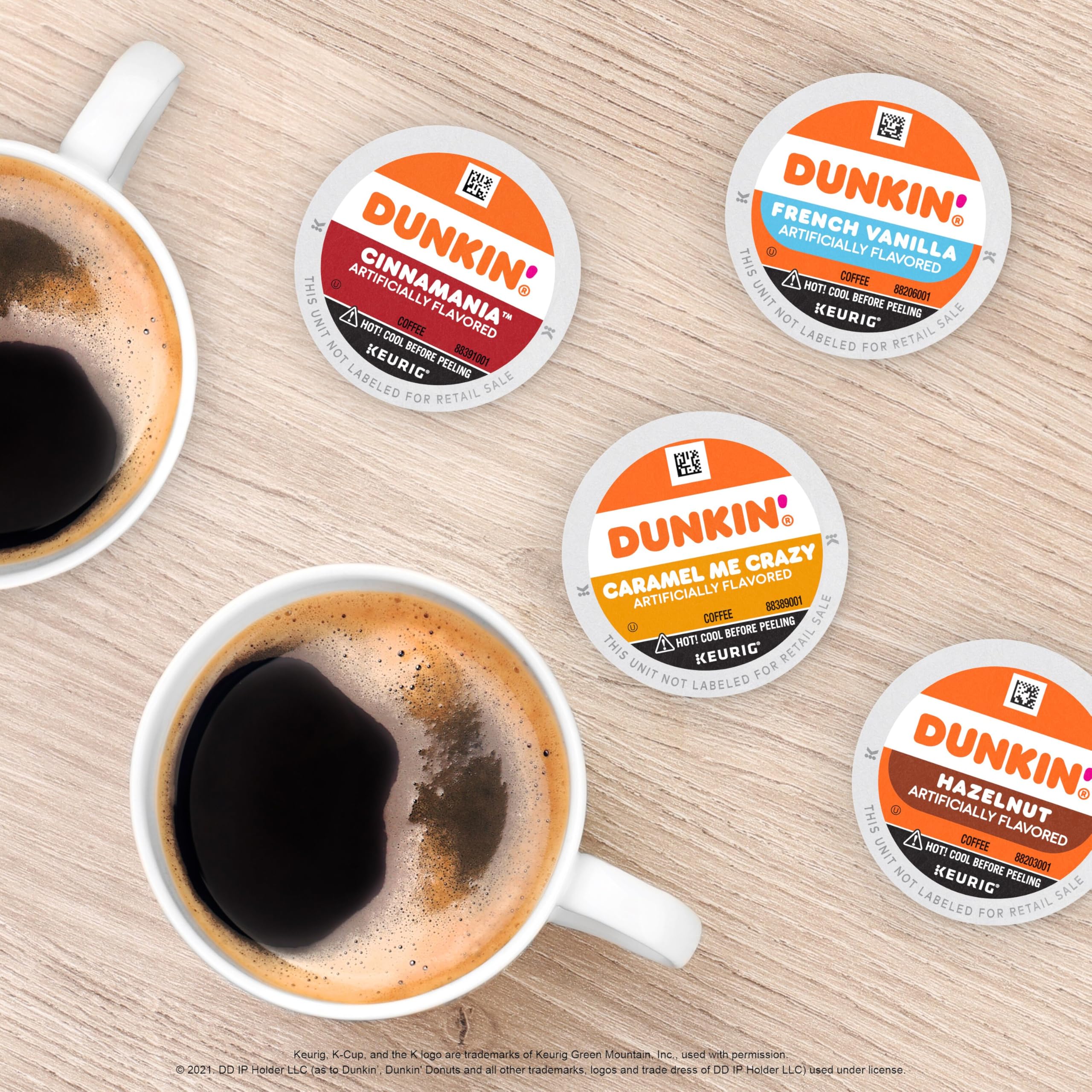 Dunkin' cápsula colocada en Keurig para preparación rápida y sin complicaciones