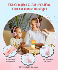 DyBaxa niña usando auriculares en tablet para clases concentrada