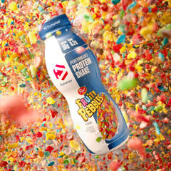 Dymatize botella en mano lista para beber ideal para consumo en movimiento