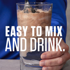 Dymatize polvo de chocolate en primer plano que resalta sabor y solubilidad