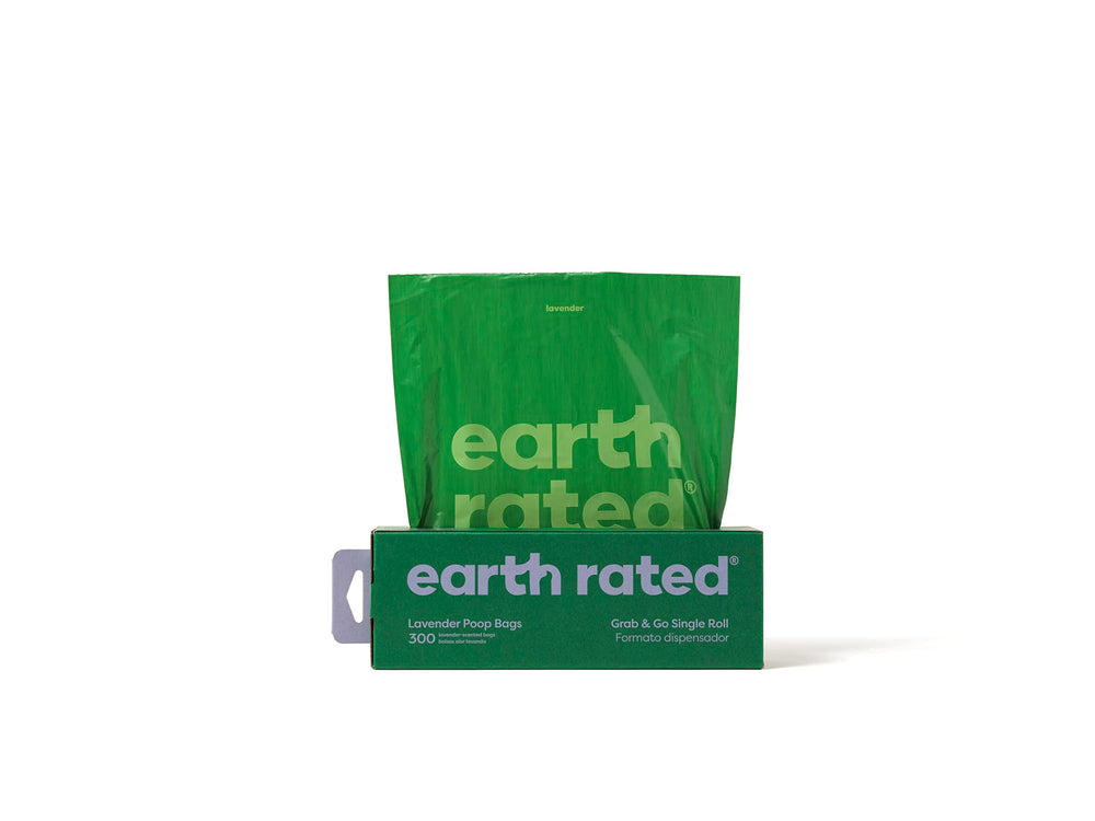 Earth Rated persona usando bolsa en paseo, recogido sin contacto