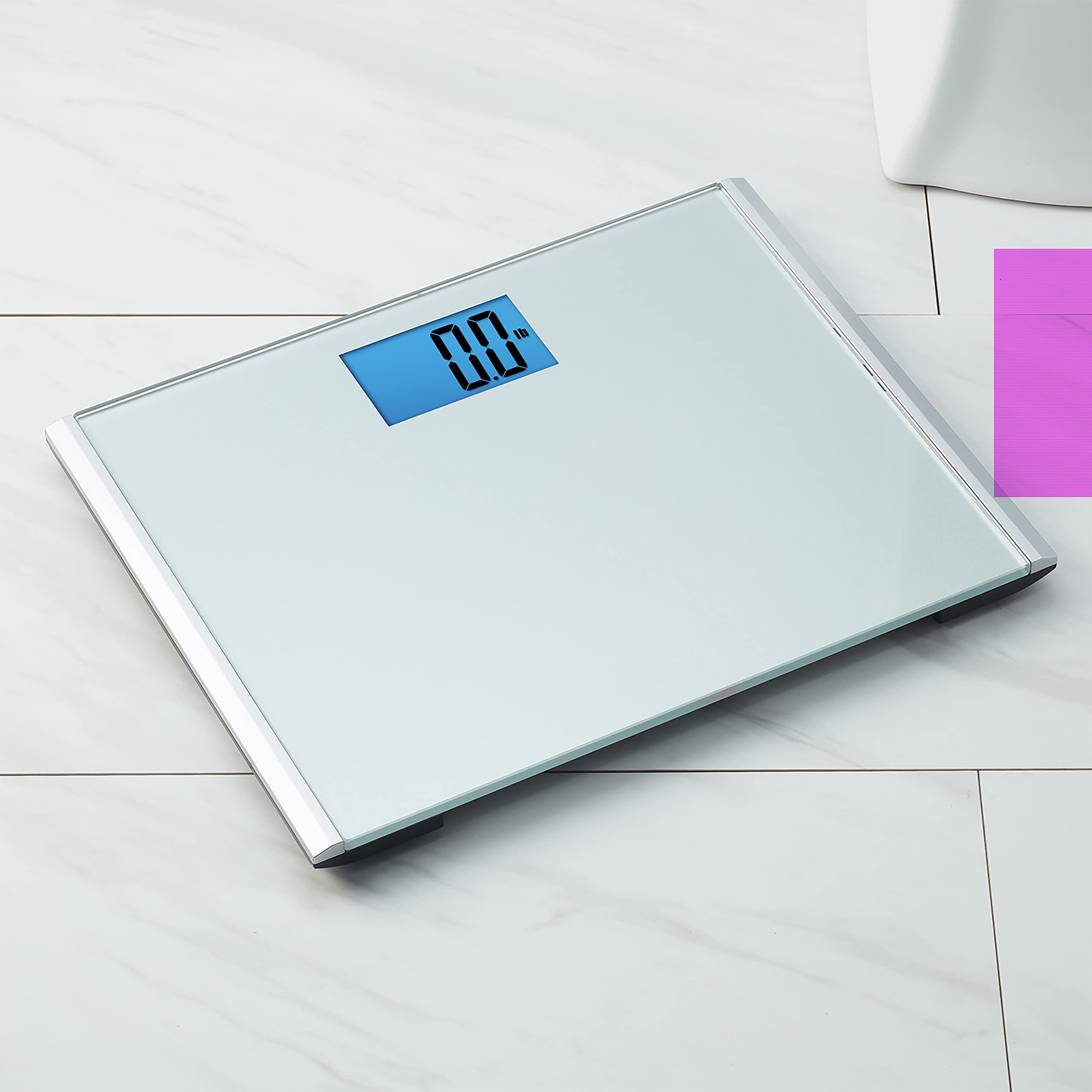 EatSmart en un baño moderno integrándose al estilo del hogar