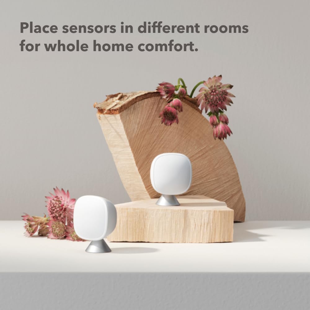 ecobee sensor junto a objeto para comparar tamaño y facilitar ubicación