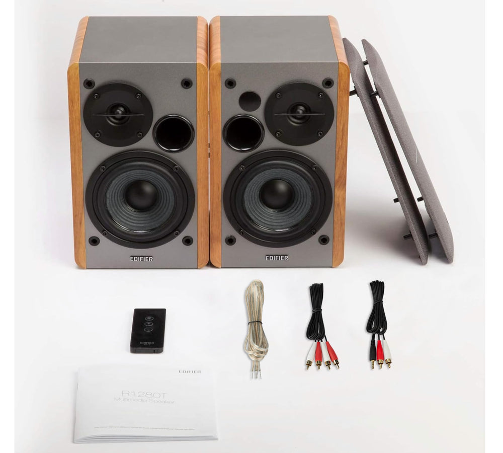 Edifier R1280T mando a distancia para ajustar volumen desde el sofá o escritorio