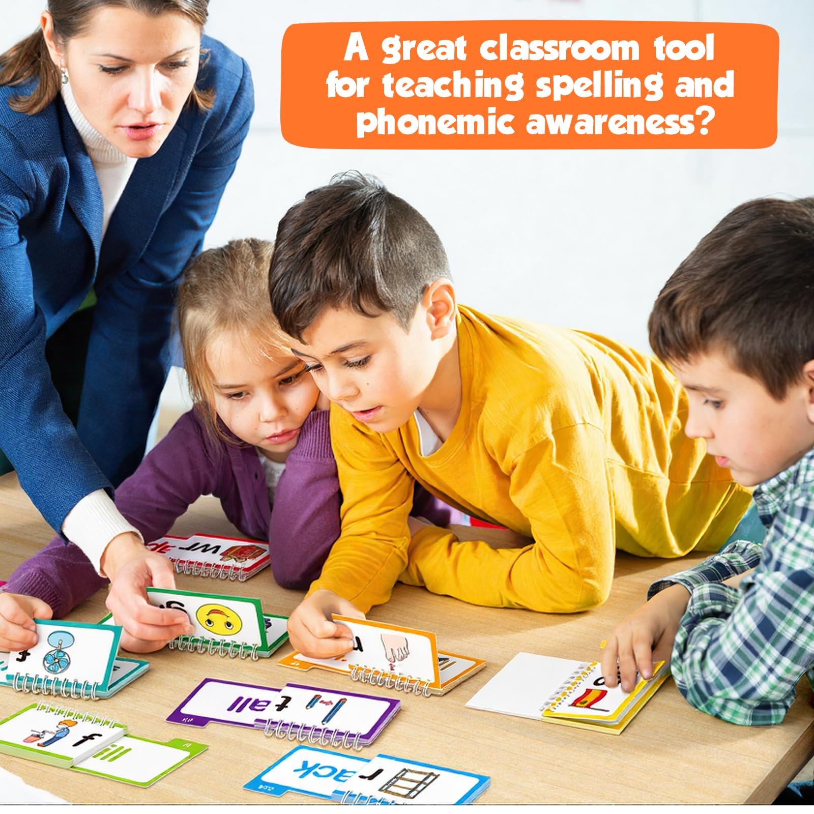Edulok niños en clase usando los flip books para practicar rimas y lectura en grupo