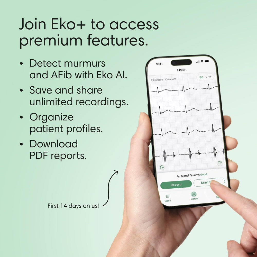 Profesional usando EKO CORE 500 en consulta, optimiza la auscultación en pacientes