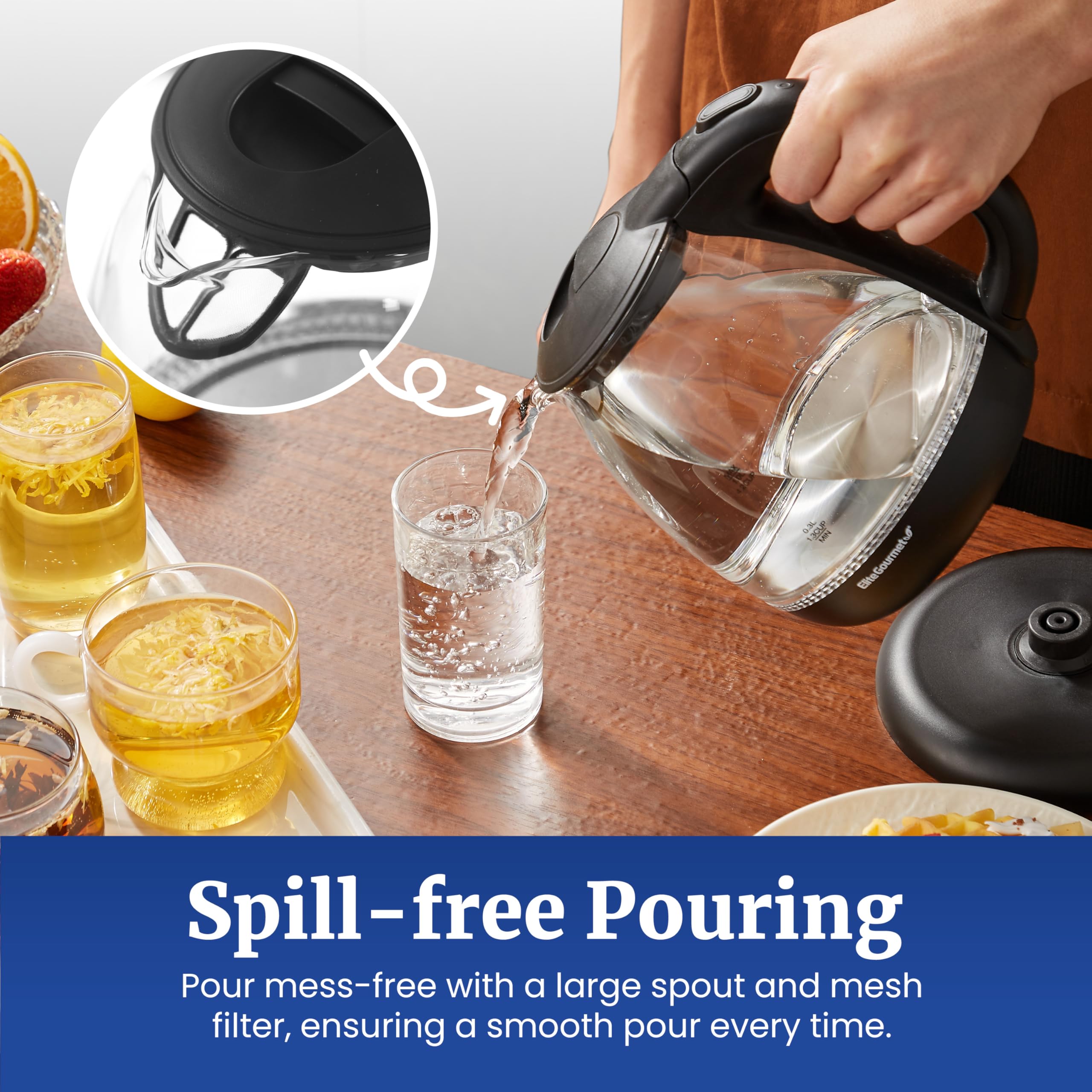 Elite Gourmet en uso en cocina, ideal para té y bebidas calientes