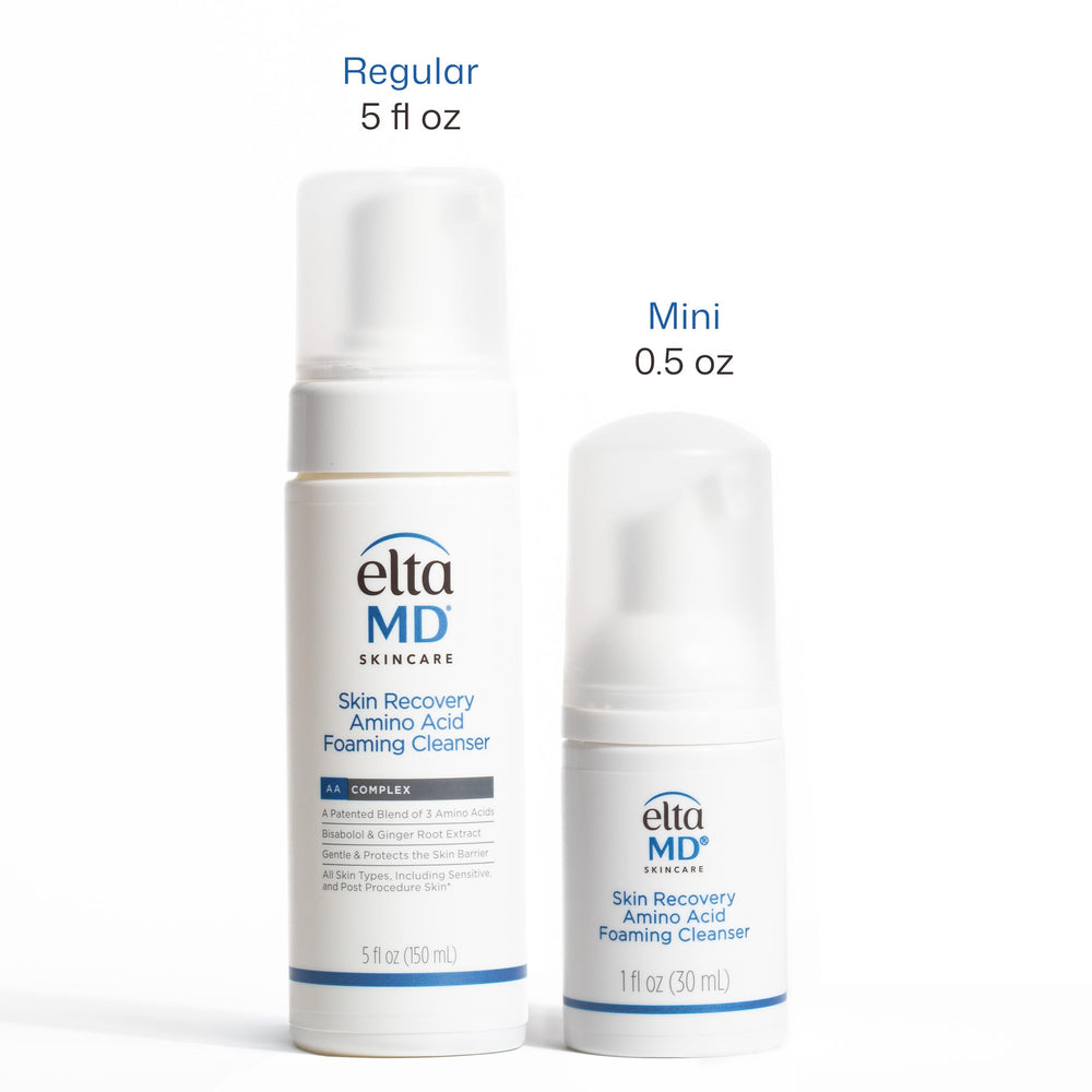 EltaMD aplicación en la mano demostrando fácil formación de espuma