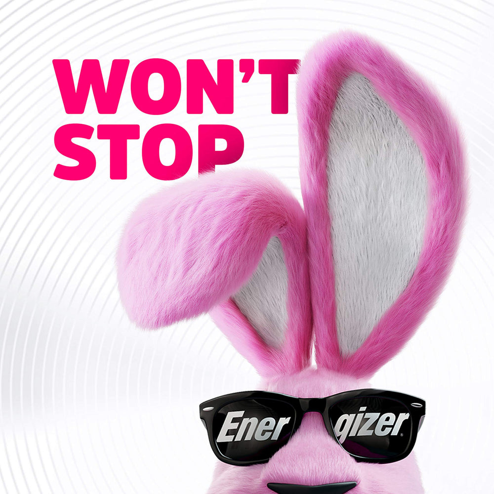 Energizer pack en una mesa doméstica mostrando practicidad para el hogar
