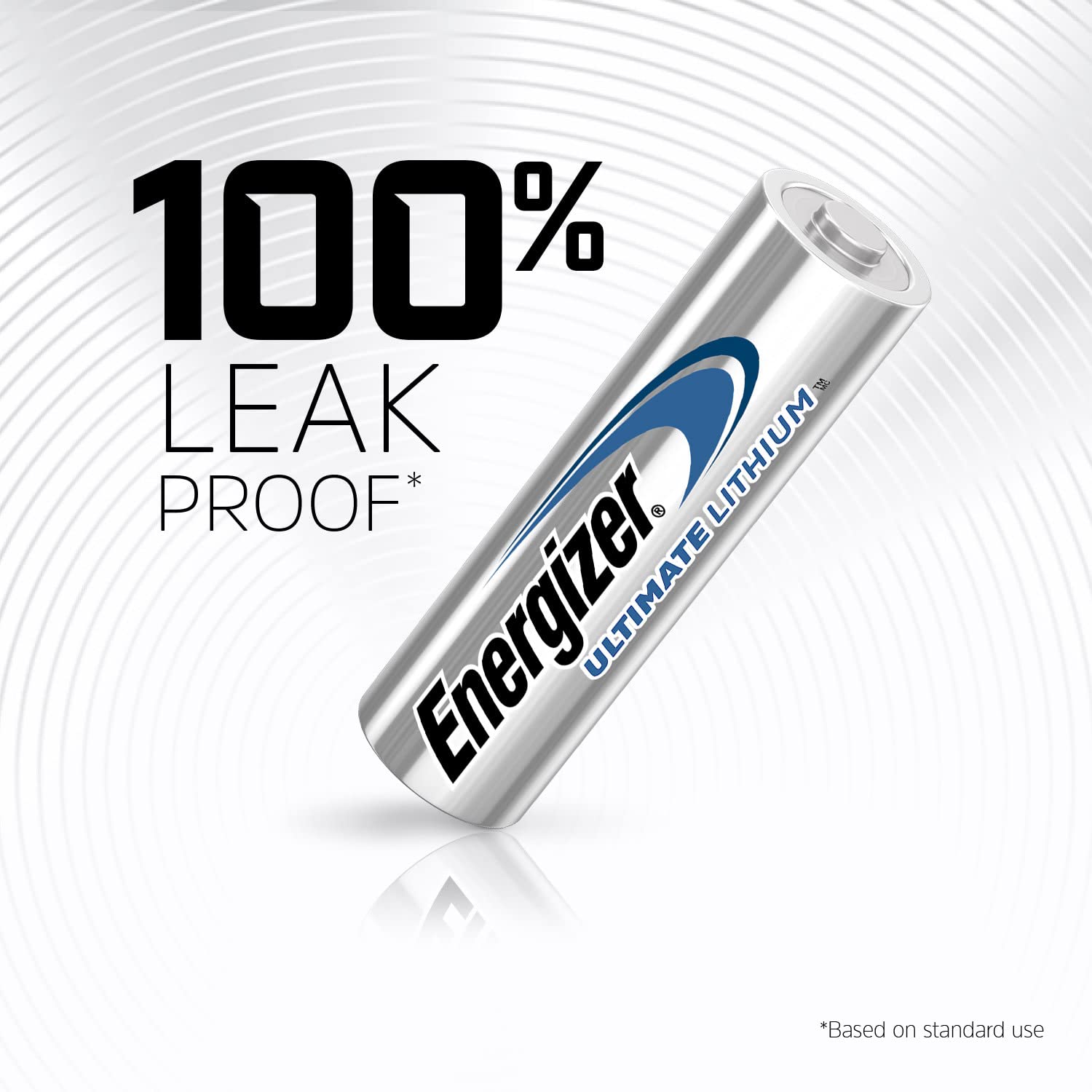 Energizer pila AA junto a bolígrafo para comparar tamaño y ligereza