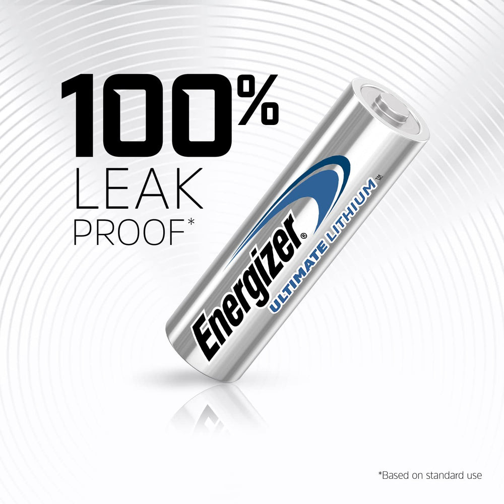 Energizer pila AA junto a bolígrafo para comparar tamaño y ligereza