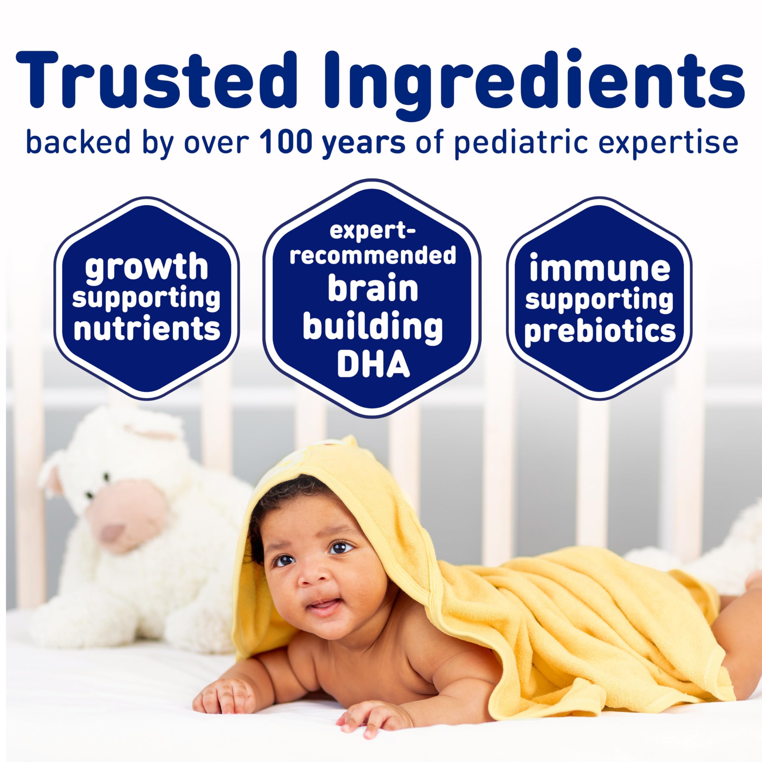 Enfamil lata en mano para comparar tamaño y porciones por lata