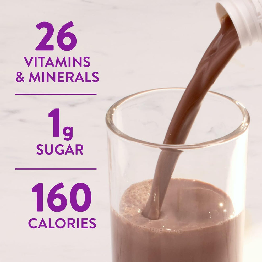 Batido Ensure Max Protein servido en vaso con espuma ligera, marca Ensure y aspecto apetecible