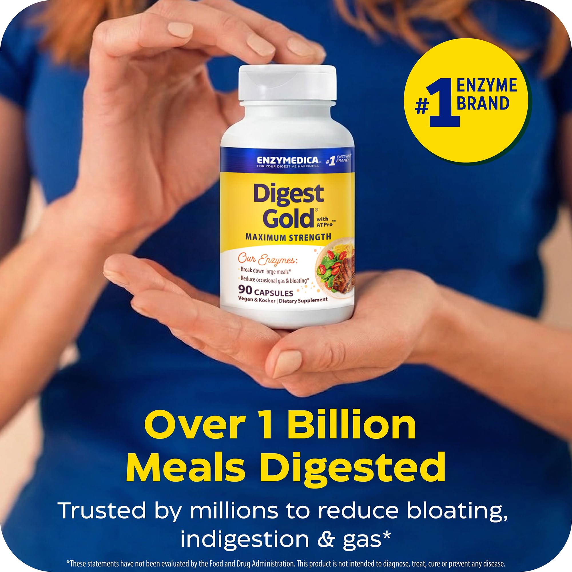 Enzymedica Digest Gold cápsula en mano para visualizar tamaño y conveniencia
