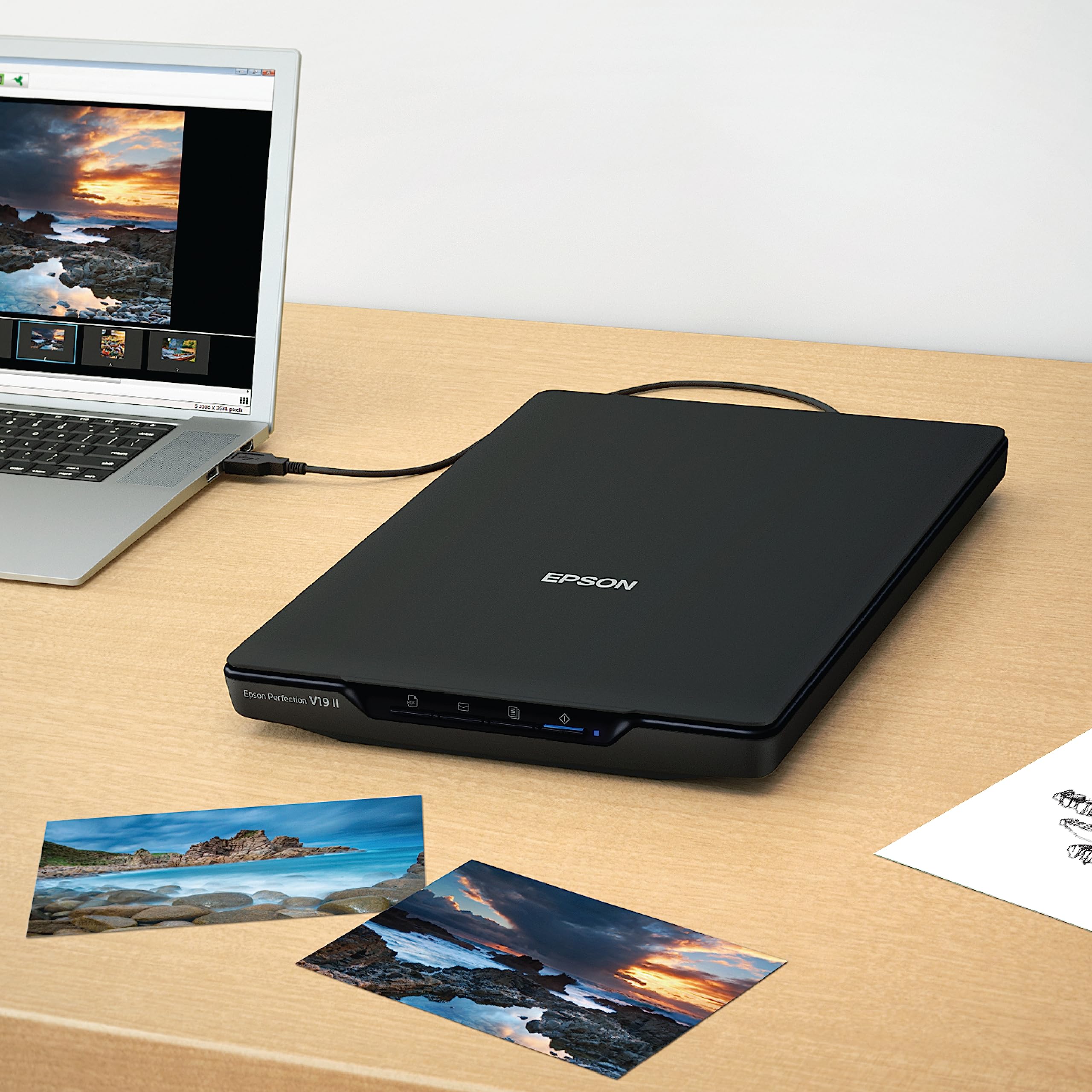 Epson V19 II conectado por USB mostrando portabilidad y alimentación
