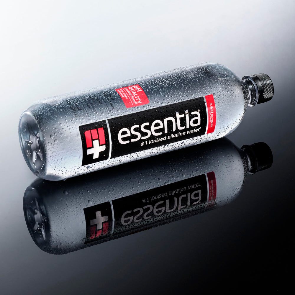Essentia botella en exterior mostrando hidratación en actividad