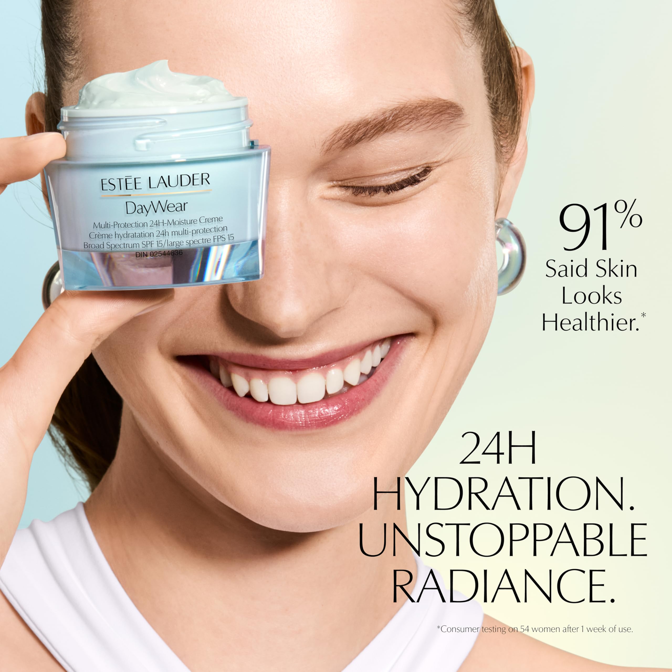 Estée Lauder textura cremosa de DayWear que aporta hidratación intensa