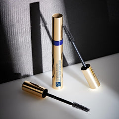 Estée Lauder aplicación en pestañas mostrando lift y mayor grosor