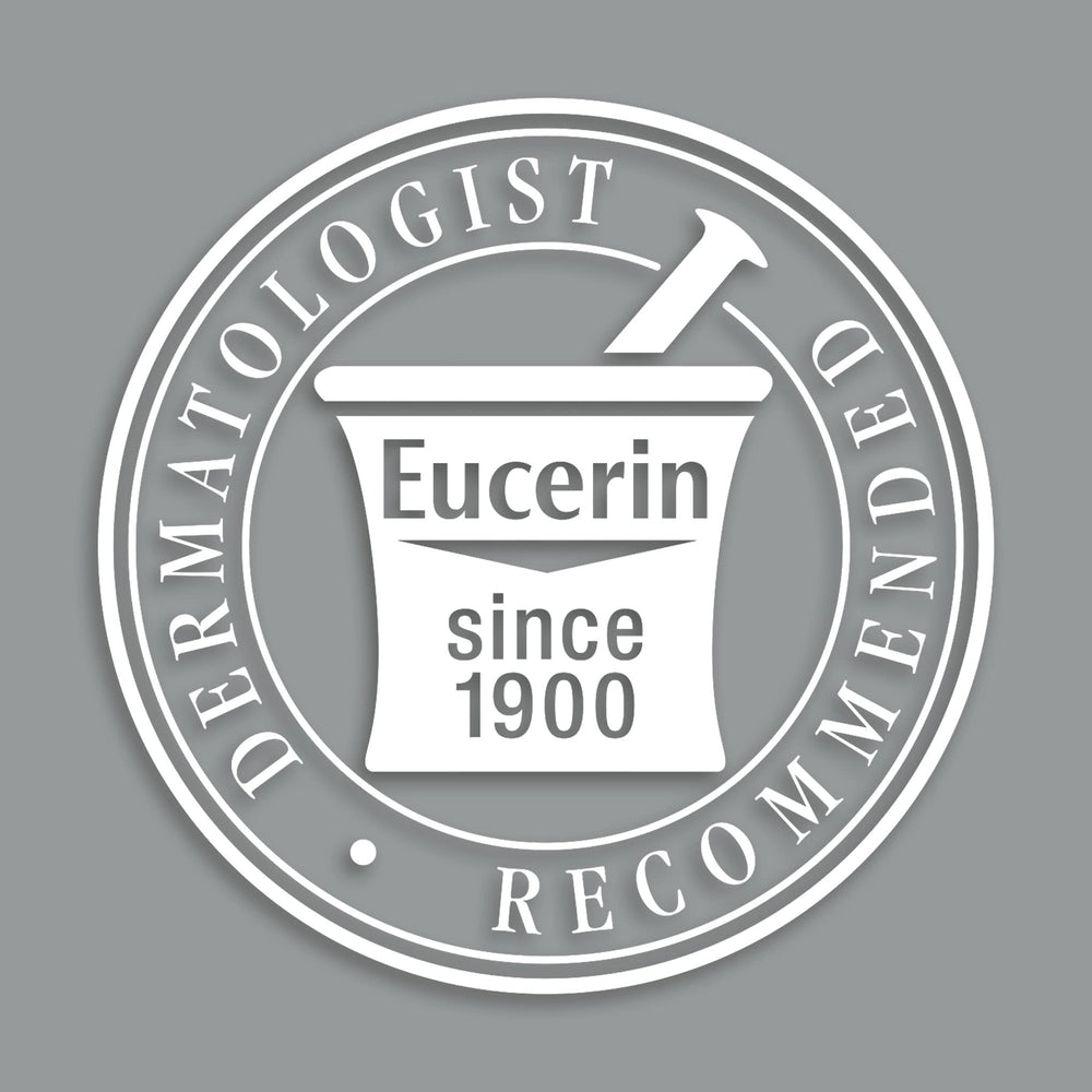 Eucerin vertiendo loción desde el envase demostrando textura