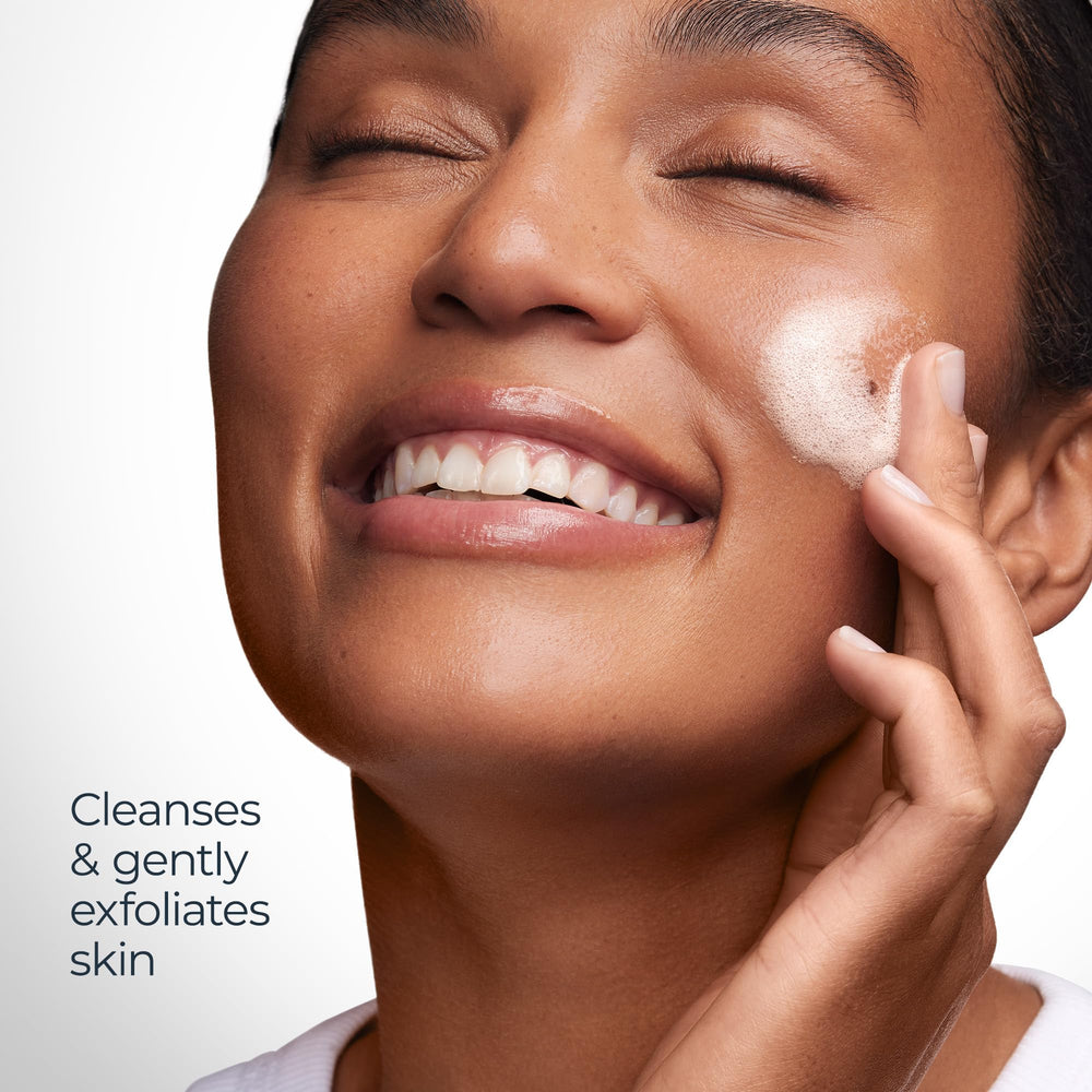 Eucerin junto a una regla para comparar tamaño del frasco 200 ml