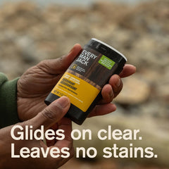 Every Man Jack barra sostenida en mano para mostrar tamaño real y portabilidad