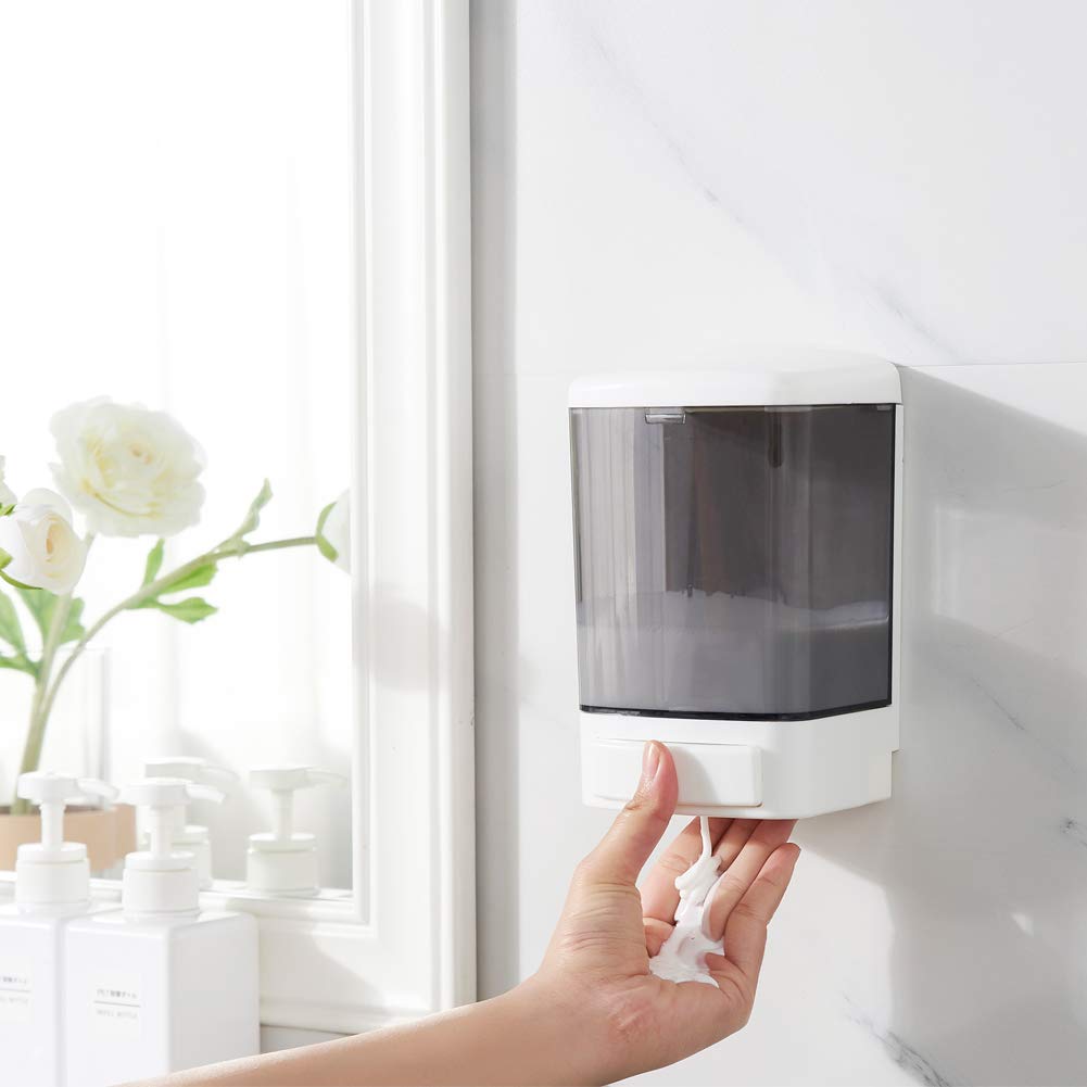Evhome en uso en baño, dispensado higiénico durante el lavado de manos