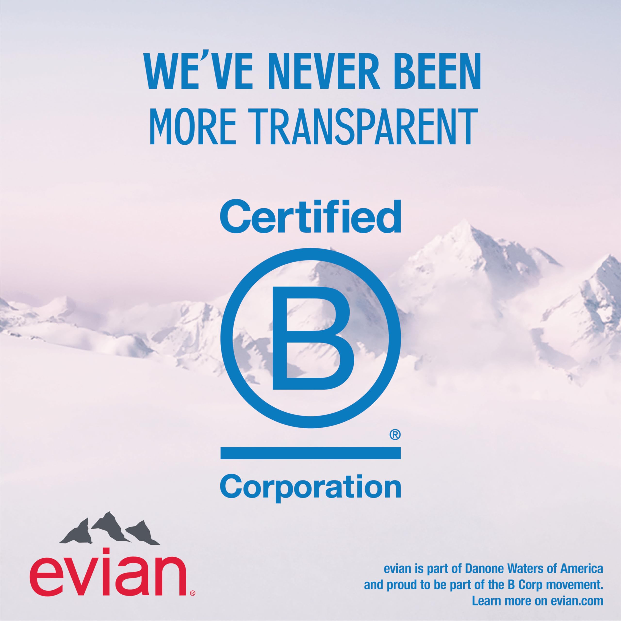 evian botella 330 ml en mano para comparar tamaño y portabilidad