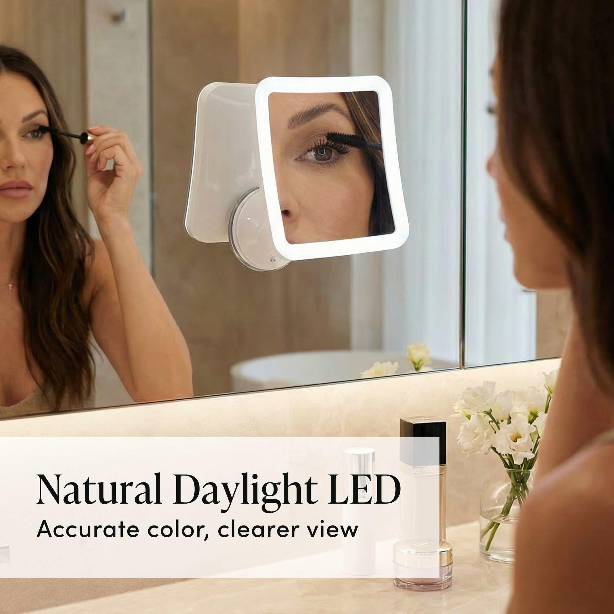 Fancii uso en aplicación de maquillaje de ojos con aumento para mayor exactitud