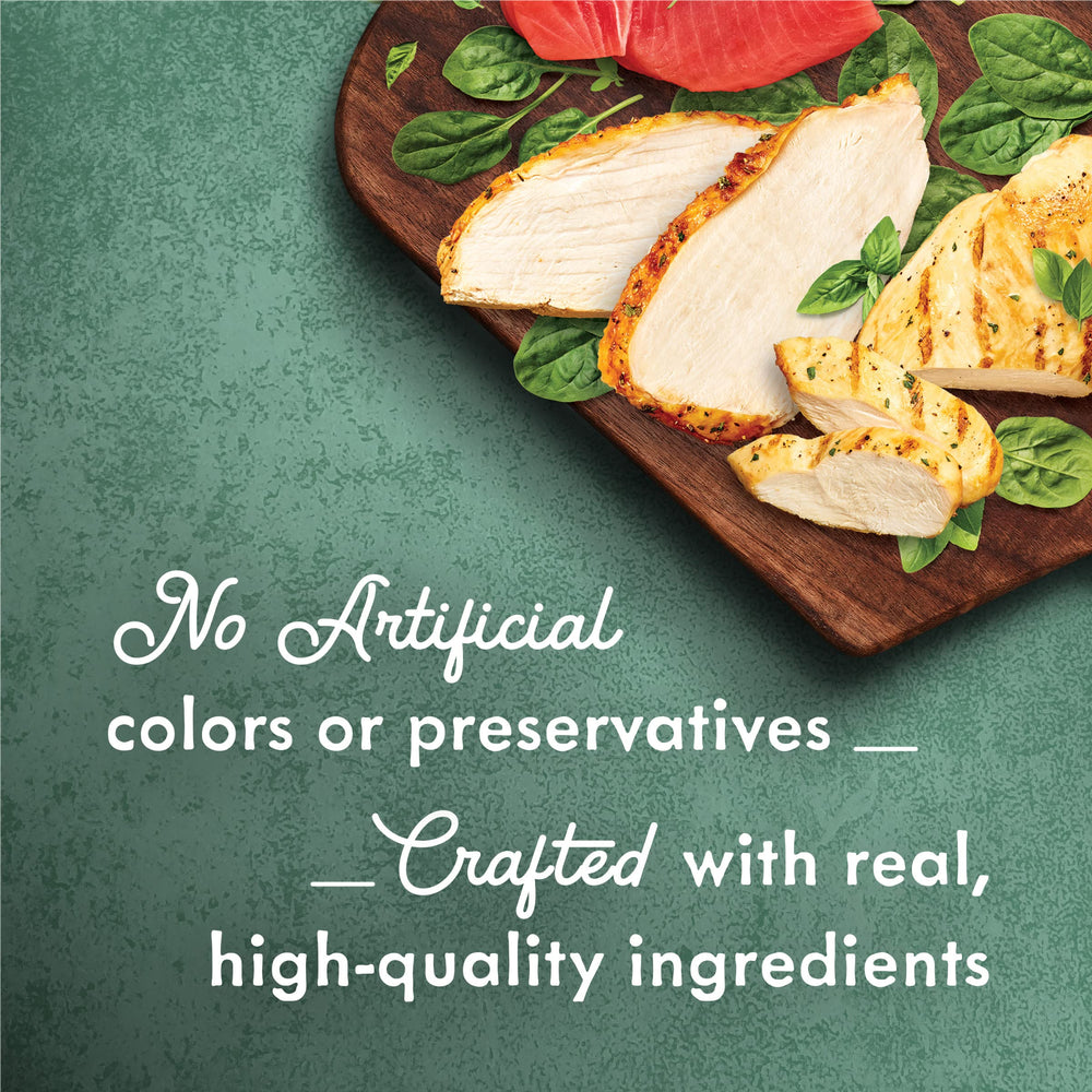Fancy Feast pavo desmenuzado en plato, sabor natural y textura