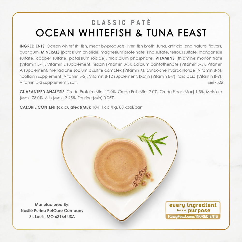 Fancy Feast Purina textura de pâté cerca, ingredientes marinos visibles