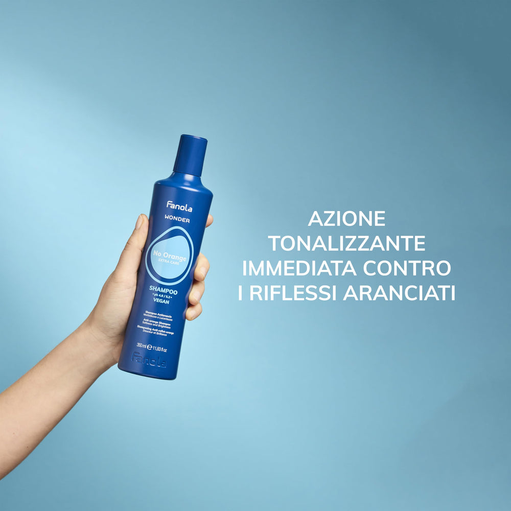 Aplicación del champú Fanola en cabello neutralizando tonos naranjas