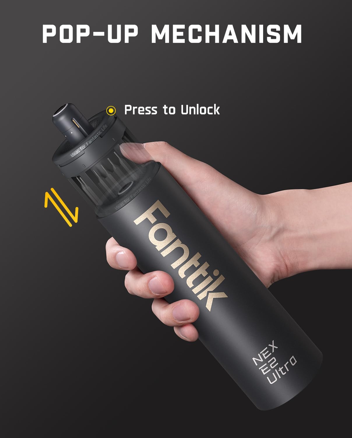Fanttik E2 Ultra al lado de una tarjeta de crédito para comparar tamaño compacto