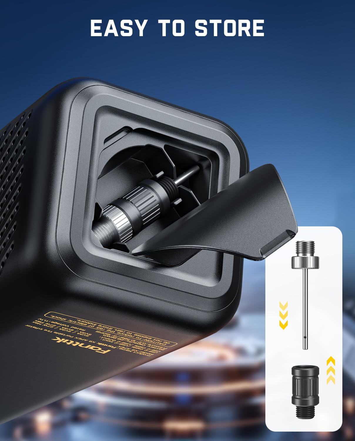 Fanttik X9 APEX tamaño junto a una mano para comparar escala portátil