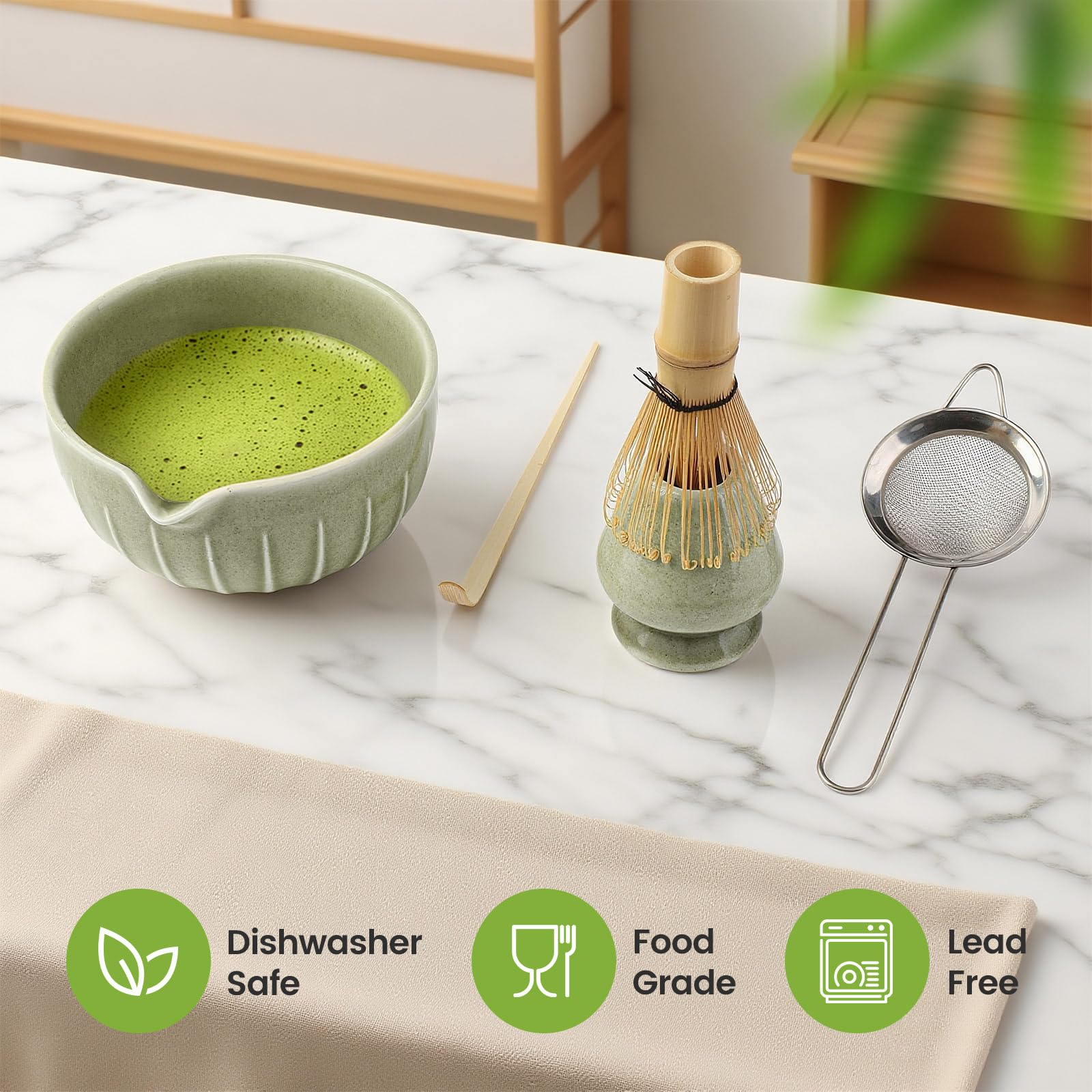 Farielyn-X cuchara de bambú dosificando matcha con precisión y presentación tradicional