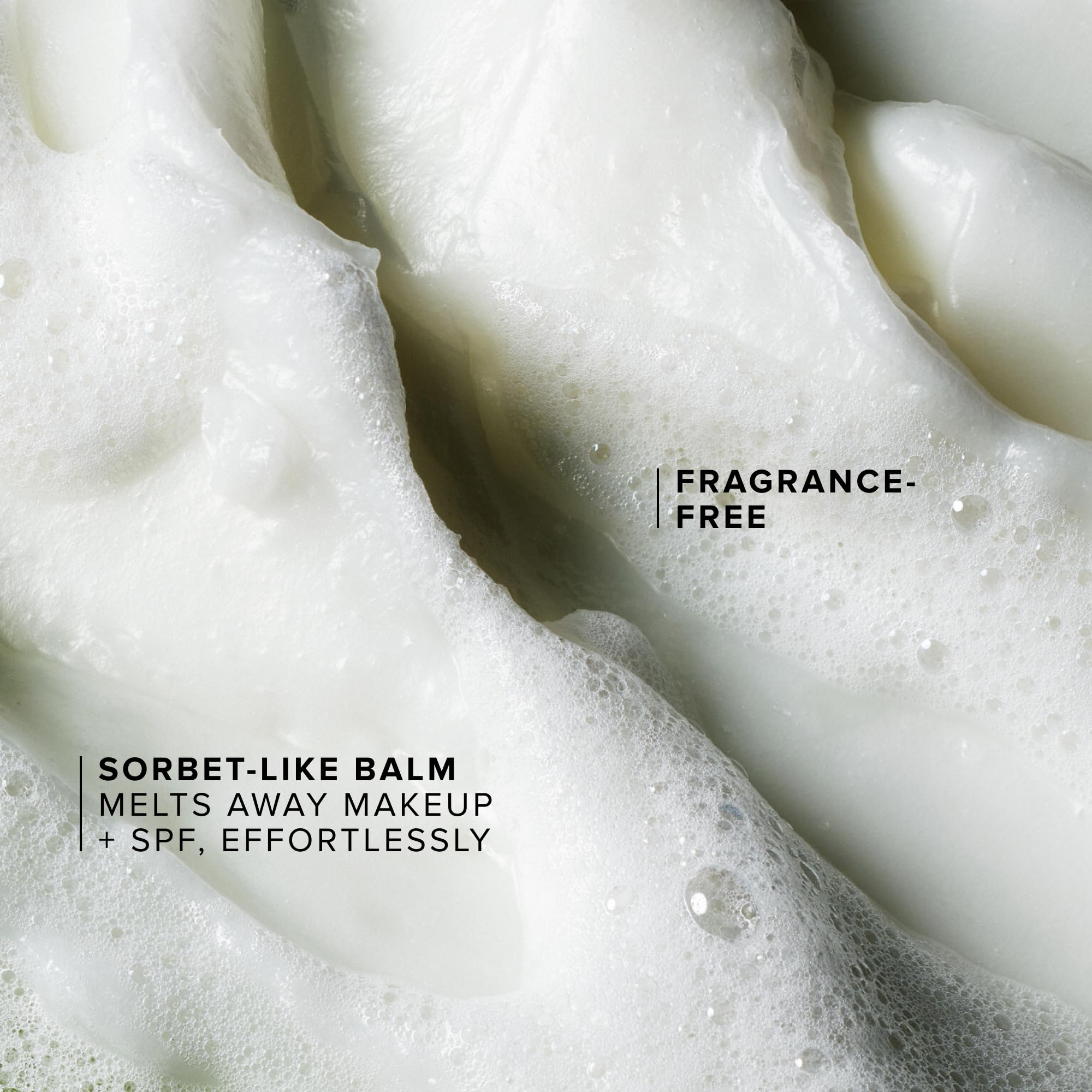Comparación de tamaño Farmacy Green Clean 100 ml junto a mano para referencia visual práctica